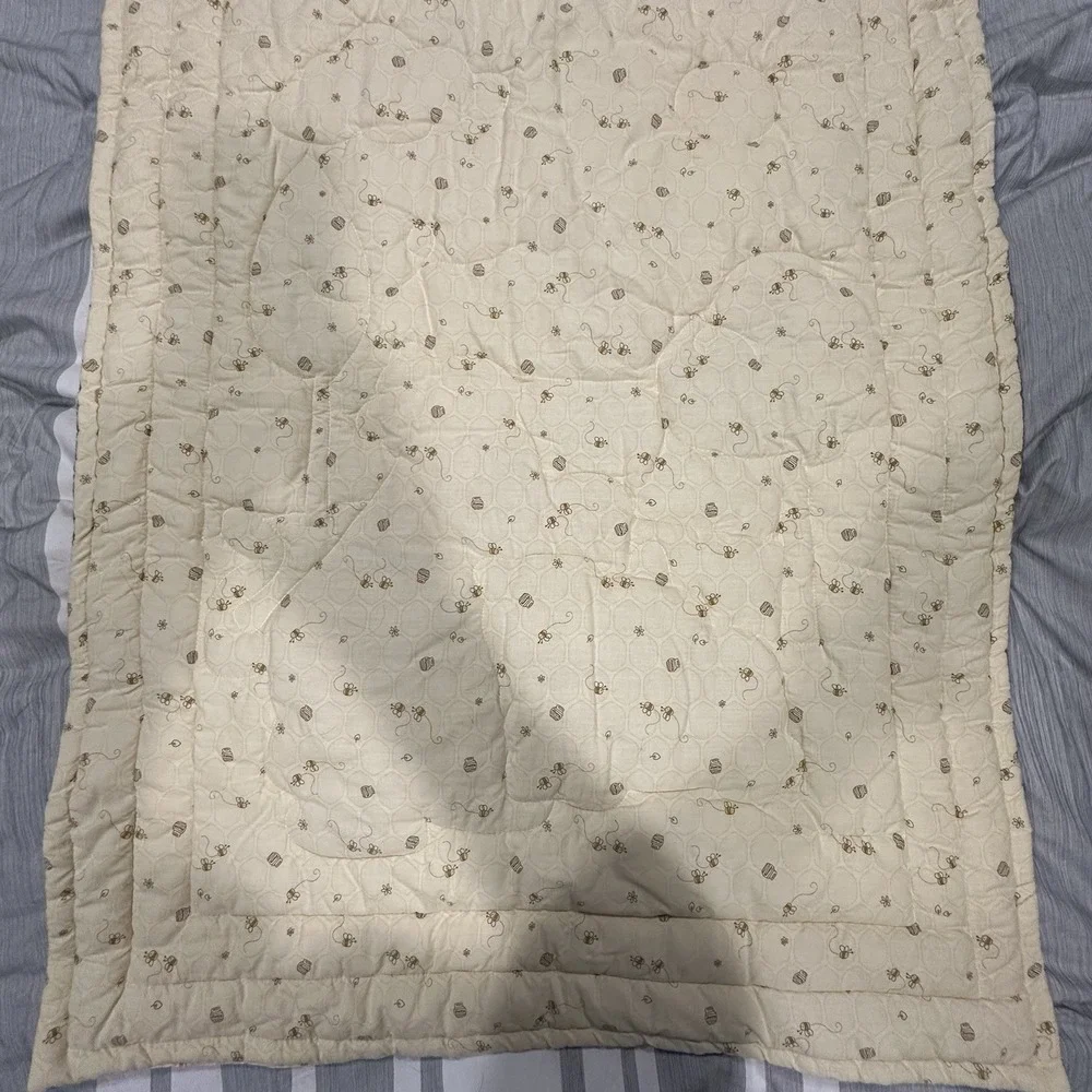 Winnie the Pooh Tigger Piglet Eeyore Baby Quilt Blanket Comforter Puff Crib